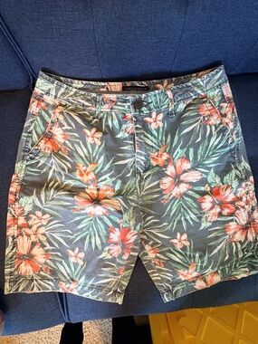 Aeropostale Men's Navy Shorts with Coral Floral Print